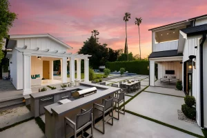 Outdoor Kitchen