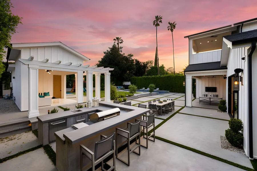 Outdoor Kitchen