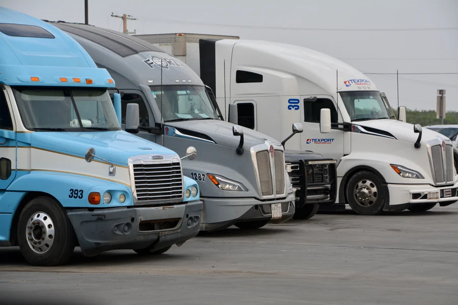 10 Best Sources For Truck Driver News Every Trucker Should Follow pexels diosajandy 34875545